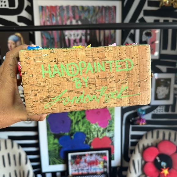 LONDON ROCK HANDPAINTED 3D WILDFLOWERS CORK BAG - Picture 4 of 4